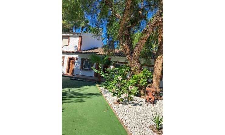 Wiederverkauf - Finca -
Orihuela