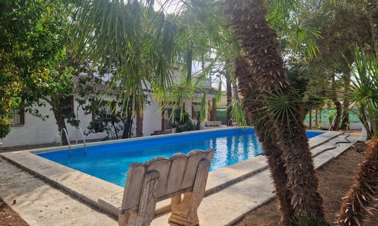 Wiederverkauf - Finca -
Orihuela