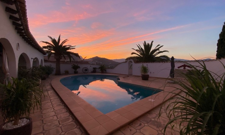 Herverkoop - Villa -
Calpe - Cometa III