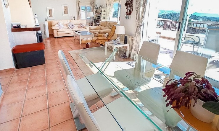 Resale - Villa -
La Nucía