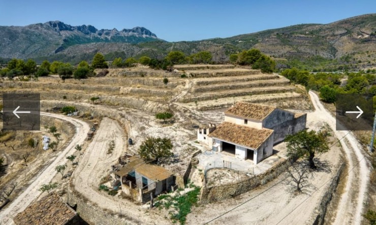 Resale - Finca -
Benissa