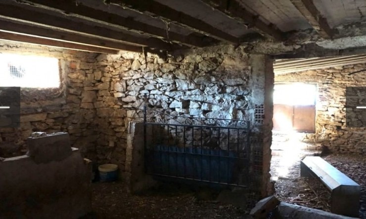 Resale - Finca -
Benissa