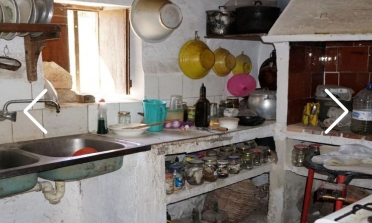 Resale - Finca -
Benissa