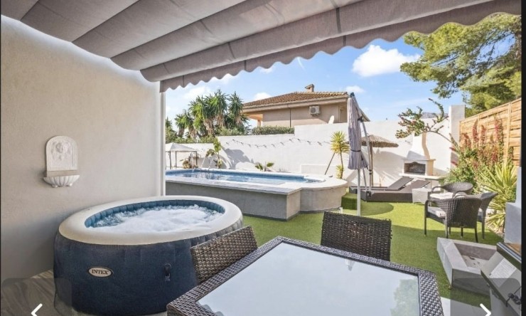 Revente - Villa -
Altea - Urbanización Santa Clara