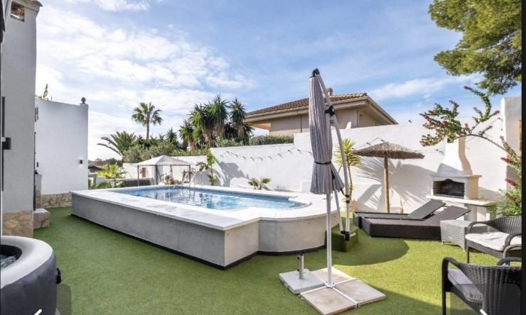 Revente - Villa -
Altea - Urbanización Santa Clara