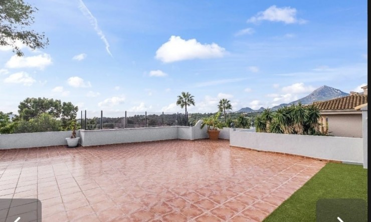 Revente - Villa -
Altea - Urbanización Santa Clara