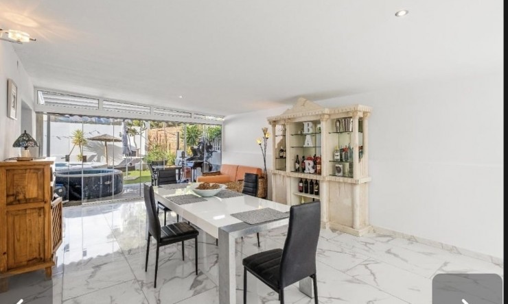 Revente - Villa -
Altea - Urbanización Santa Clara