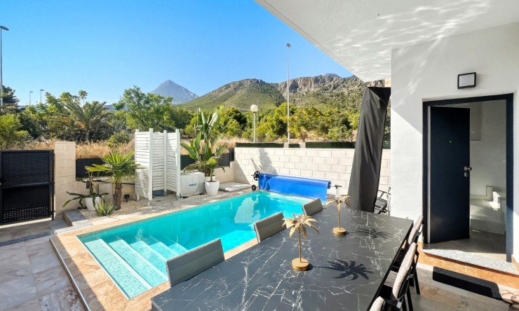 Resale - Villa -
Polop