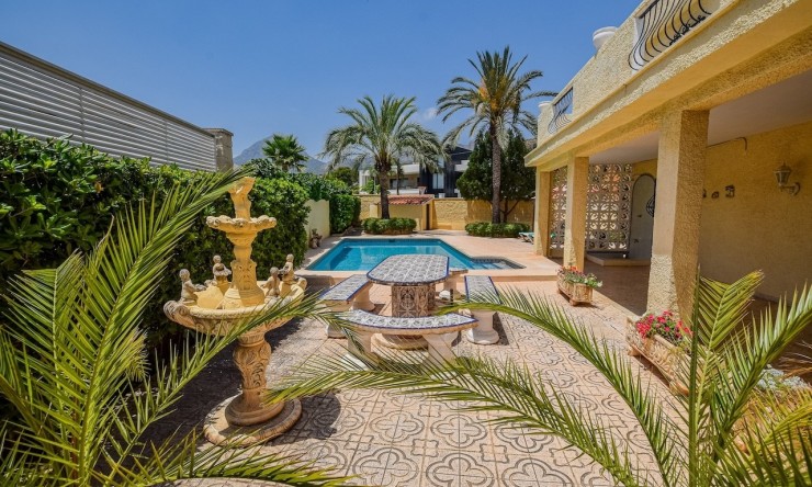 Resale - Villa -
Alfaz del Pi