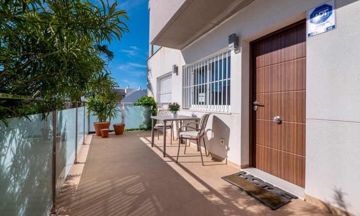 Herverkoop - Herenhuis -
Torrevieja - Nueva Torrevieja - Aguas Nuevas