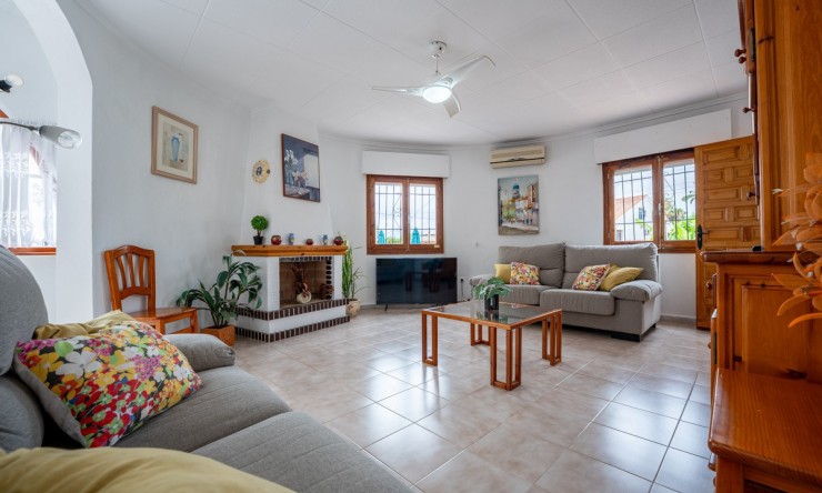 Herverkoop - Villa -
Torrevieja - La Siesta - El Salado -  Torreta