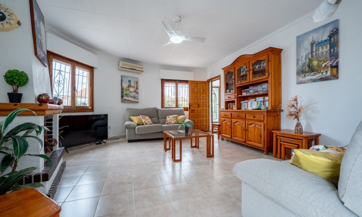 Herverkoop - Villa -
Torrevieja - La Siesta - El Salado -  Torreta