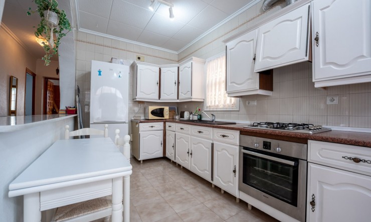 Herverkoop - Villa -
Torrevieja - La Siesta - El Salado -  Torreta