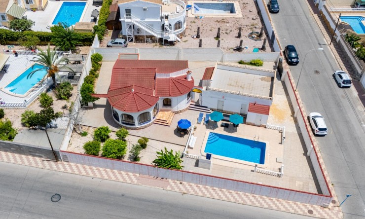 Herverkoop - Villa -
Torrevieja - La Siesta - El Salado -  Torreta