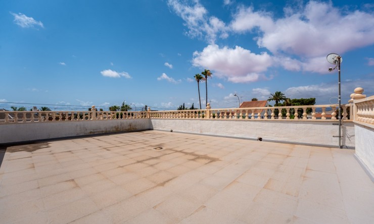 Herverkoop - Villa -
Torrevieja - La Siesta - El Salado -  Torreta