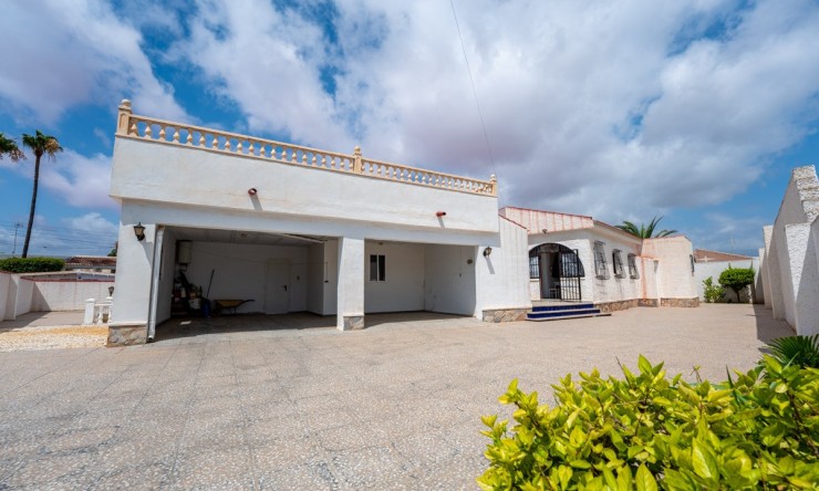 Herverkoop - Villa -
Torrevieja - La Siesta - El Salado -  Torreta