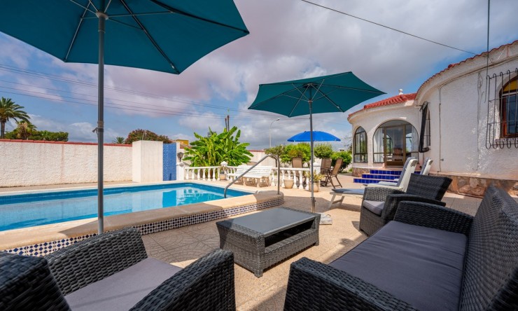 Herverkoop - Villa -
Torrevieja - La Siesta - El Salado -  Torreta