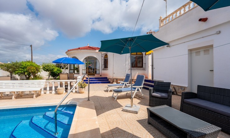 Herverkoop - Villa -
Torrevieja - La Siesta - El Salado -  Torreta