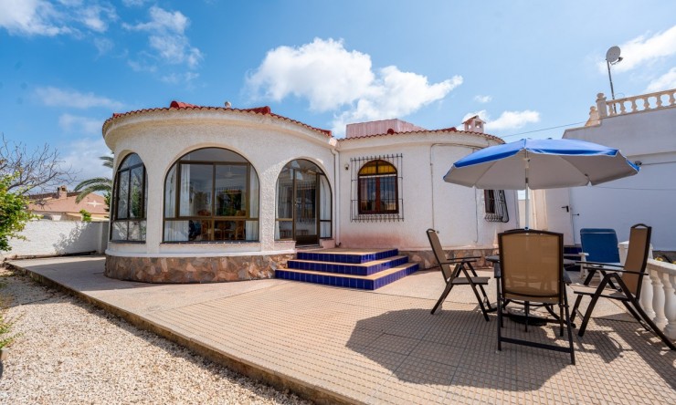 Herverkoop - Villa -
Torrevieja - La Siesta - El Salado -  Torreta