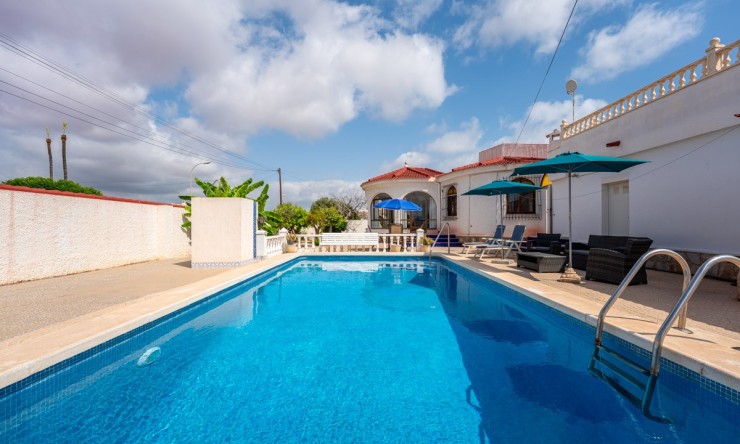 Herverkoop - Villa -
Torrevieja - La Siesta - El Salado -  Torreta