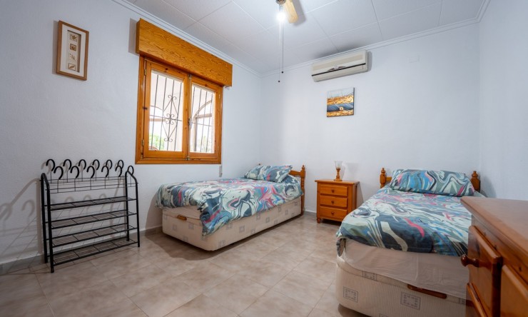 Herverkoop - Villa -
Torrevieja - La Siesta - El Salado -  Torreta