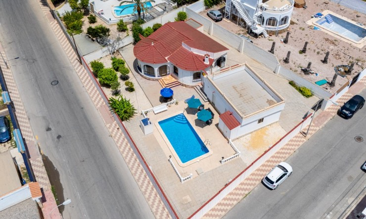 Herverkoop - Villa -
Torrevieja - La Siesta - El Salado -  Torreta