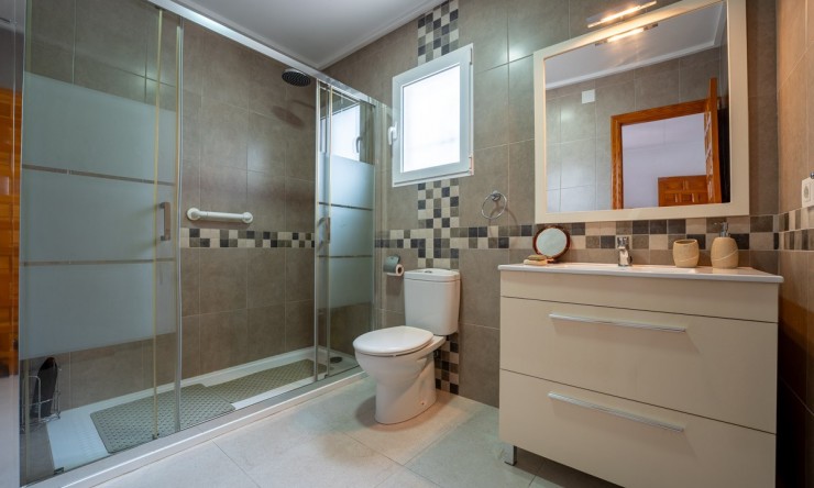 Herverkoop - Villa -
Torrevieja - La Siesta - El Salado -  Torreta