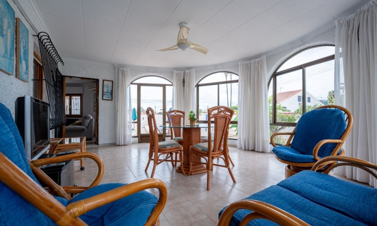 Herverkoop - Villa -
Torrevieja - La Siesta - El Salado -  Torreta