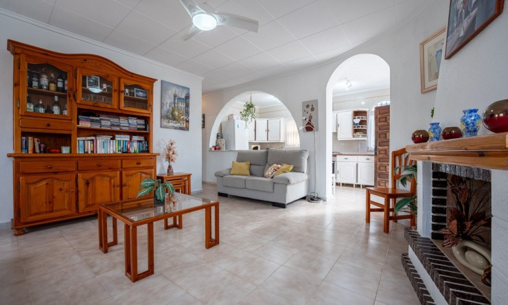 Herverkoop - Villa -
Torrevieja - La Siesta - El Salado -  Torreta