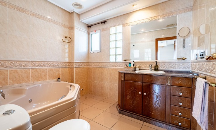 Herverkoop - Villa -
Torrevieja - Torrelamata - La Mata