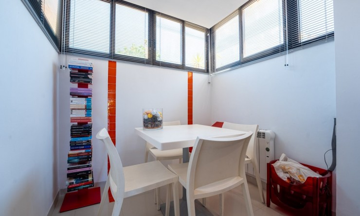 Herverkoop - Villa -
Alicante - Alicante Golf