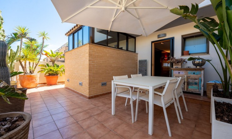 Herverkoop - Villa -
Alicante - Alicante Golf