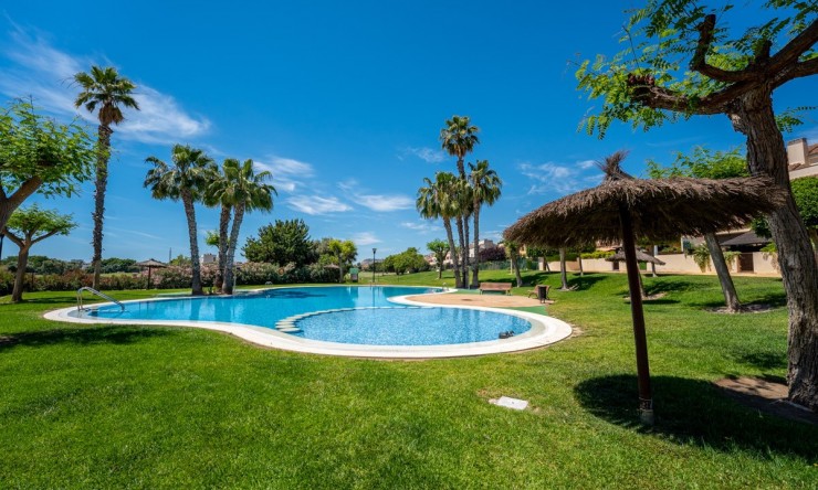 Herverkoop - Villa -
Alicante - Alicante Golf