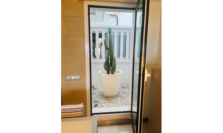 Herverkoop -  -
Oliva - Oliva Nova