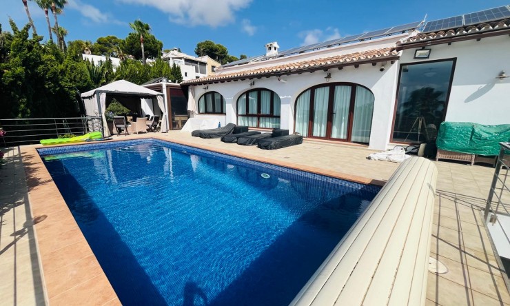 Herverkoop - Villa -
Moraira - Benimeit - Tabaira