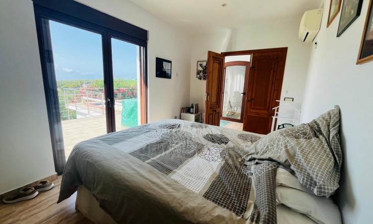 Herverkoop - Villa -
Moraira - Benimeit - Tabaira