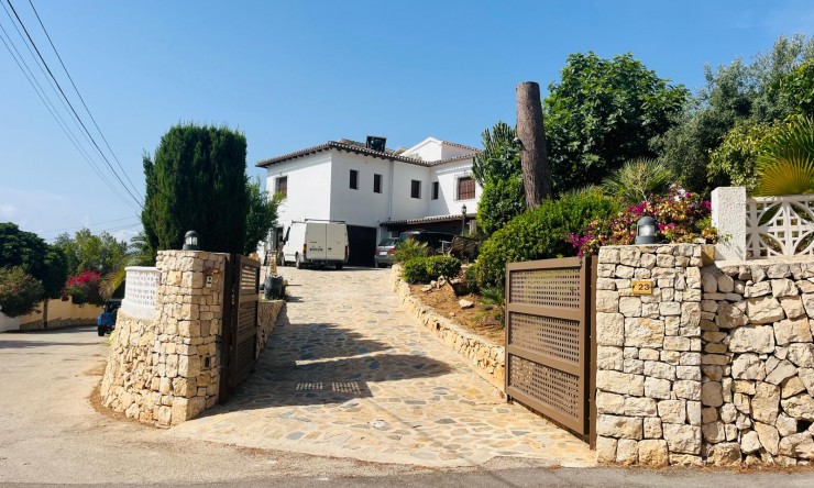 Herverkoop - Villa -
Moraira - Benimeit - Tabaira