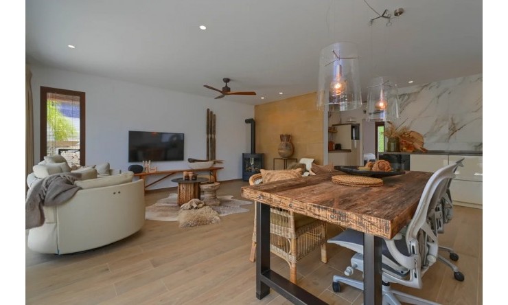 Herverkoop - Villa -
Moraira - Benimeit - Tabaira