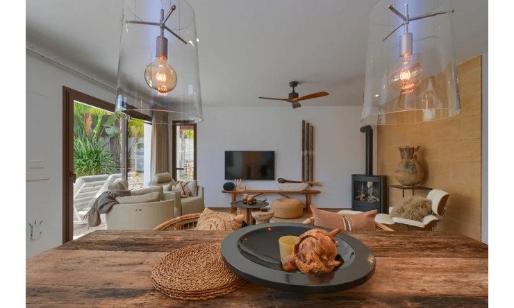 Herverkoop - Villa -
Moraira - Benimeit - Tabaira