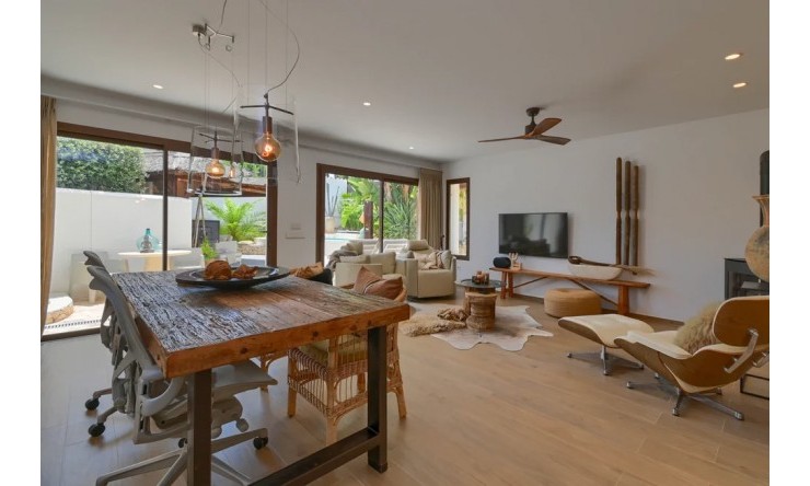 Herverkoop - Villa -
Moraira - Benimeit - Tabaira