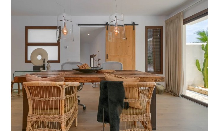 Herverkoop - Villa -
Moraira - Benimeit - Tabaira