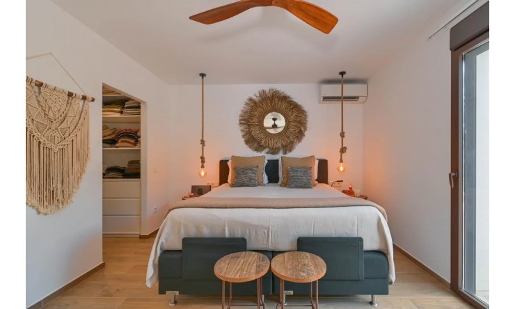 Herverkoop - Villa -
Moraira - Benimeit - Tabaira