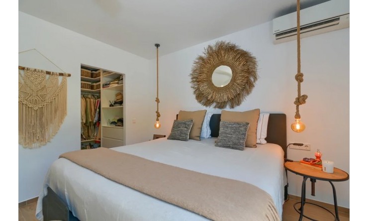 Herverkoop - Villa -
Moraira - Benimeit - Tabaira