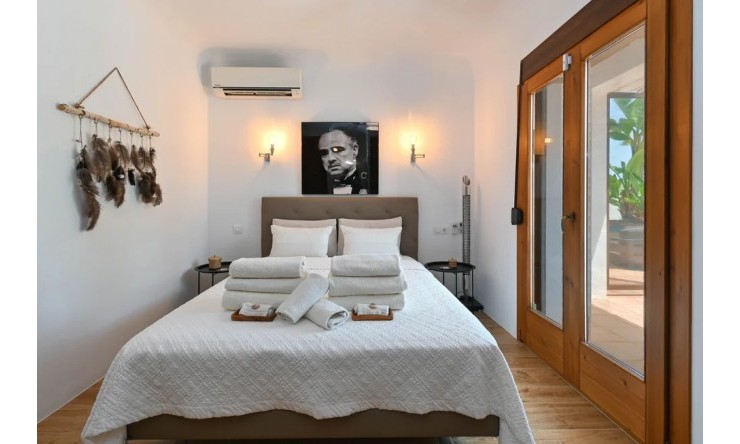 Herverkoop - Villa -
Moraira - Benimeit - Tabaira