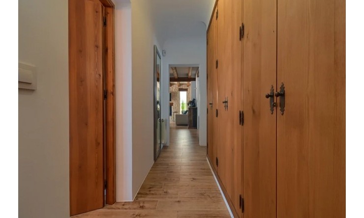 Herverkoop - Villa -
Moraira - Benimeit - Tabaira