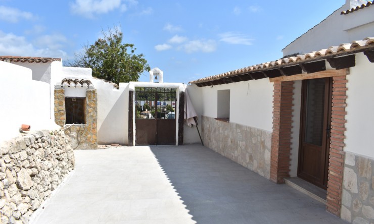 Herverkoop - Villa -
Moraira - Benimeit - Tabaira
