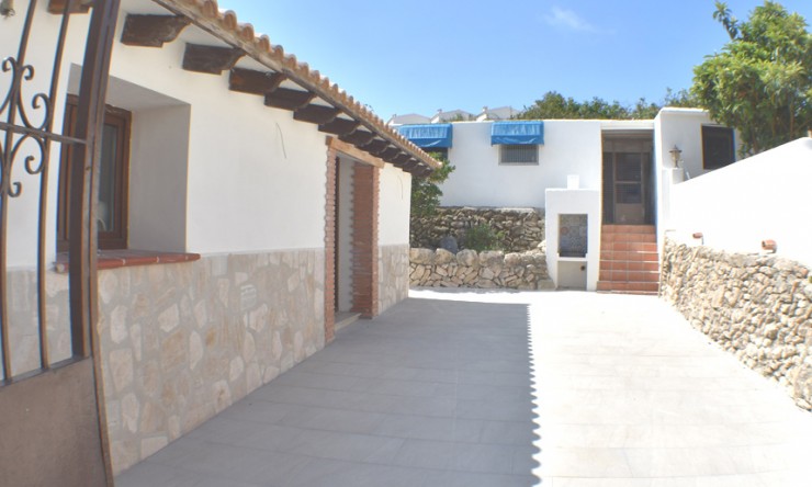 Herverkoop - Villa -
Moraira - Benimeit - Tabaira