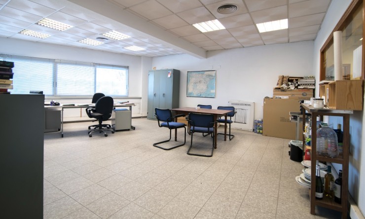 Wynajem długoterminowy - Komercyjne -
Alfas del Pí