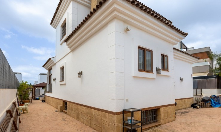 Revente - Villa -
Los Montesinos