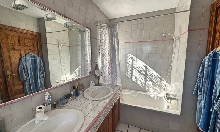 Resale - Villa -
Albir